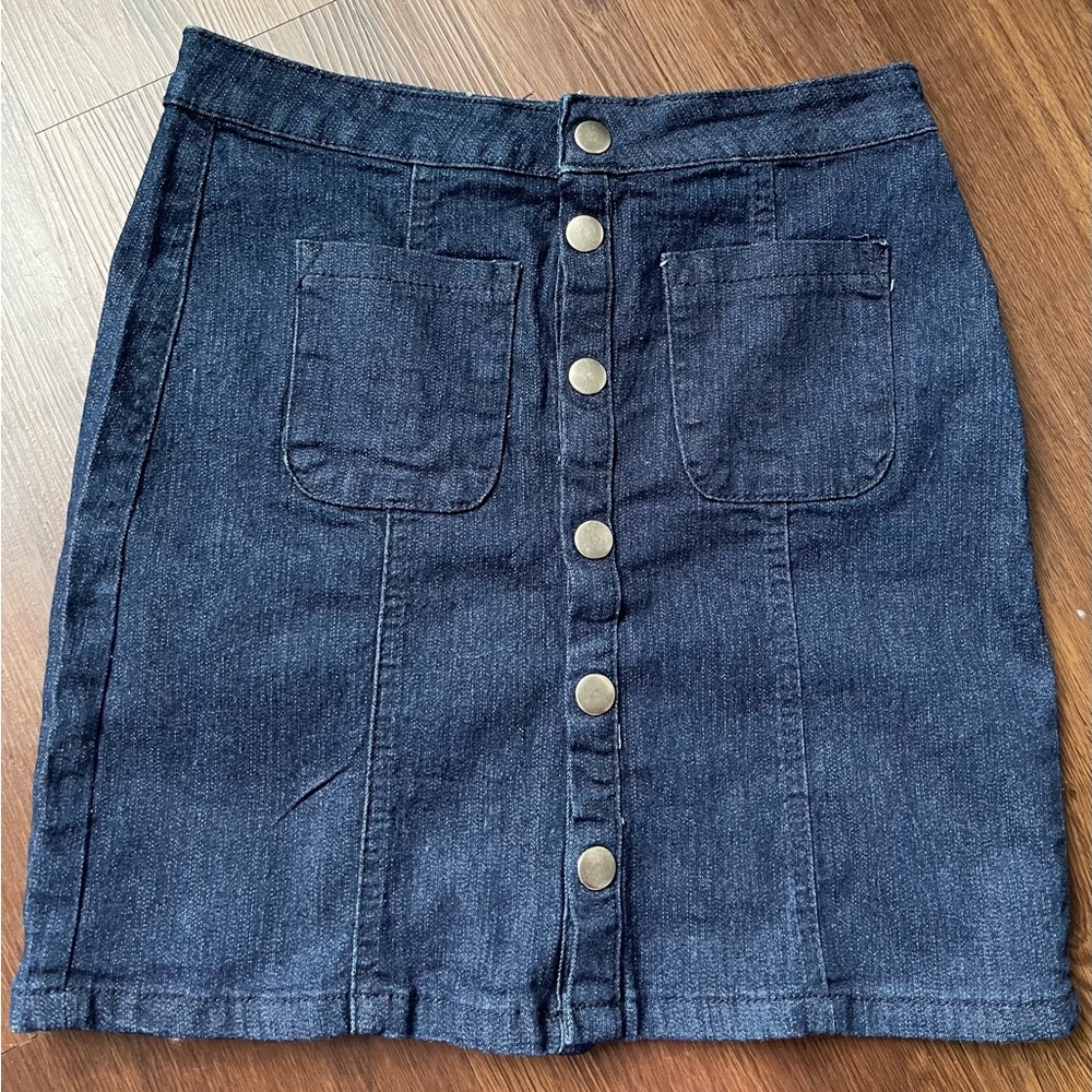 A short Jean skirt
